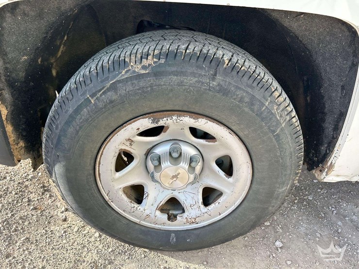 2016-chevrolet-silverado-4x4-crew-cab-pickup-truck-image-25