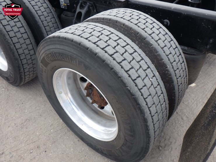 2023-kenworth-t680-image-13