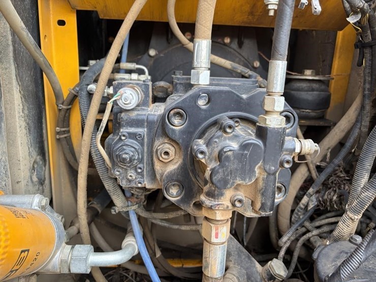 2012-jcb-js160-image-44