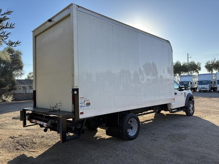 2022-ford-f450-xl-image-3