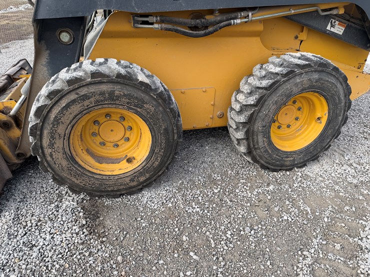 2012-deere-326d-image-13