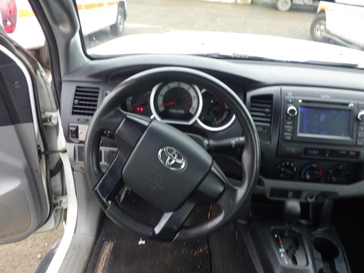 2013-toyota-tacoma-image-7