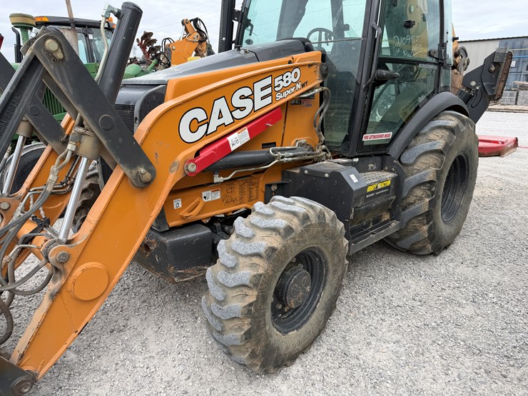 2022-case-580sn-image-5