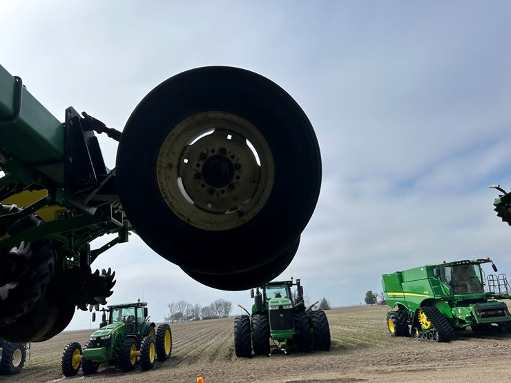 john-deere-1725-image-15