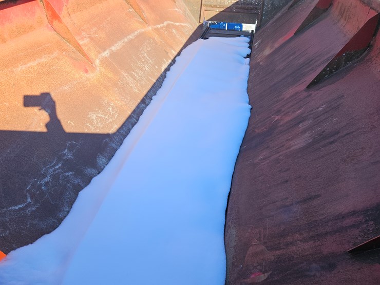 #205379-•-chandler-litter-spreader-image-3