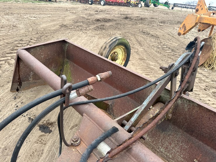 john-deere-810-image-19