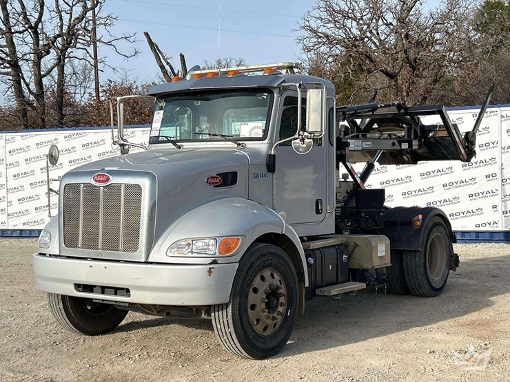 2015-peterbilt-337-image-1