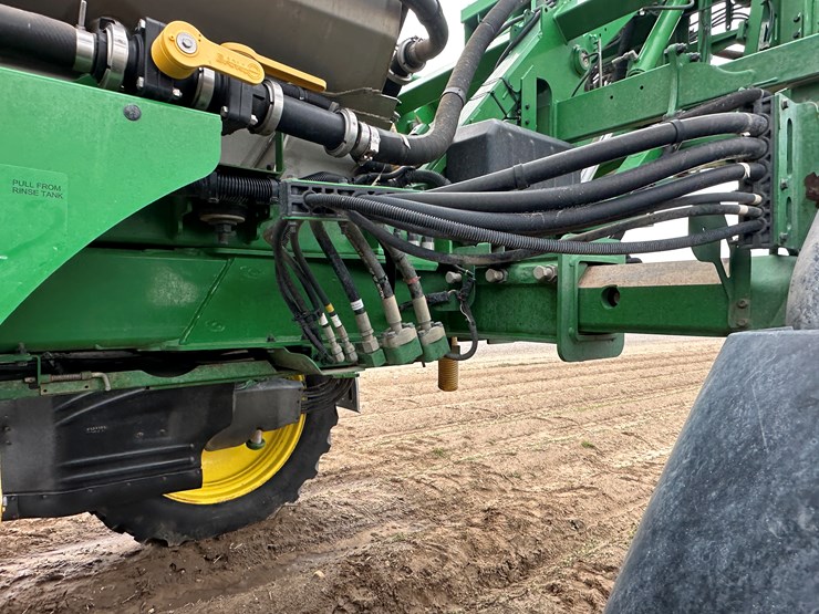 2021-john-deere-r4044-image-37