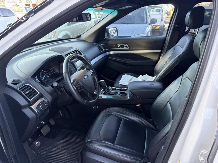 2016-ford-explorer-xlt-image-15