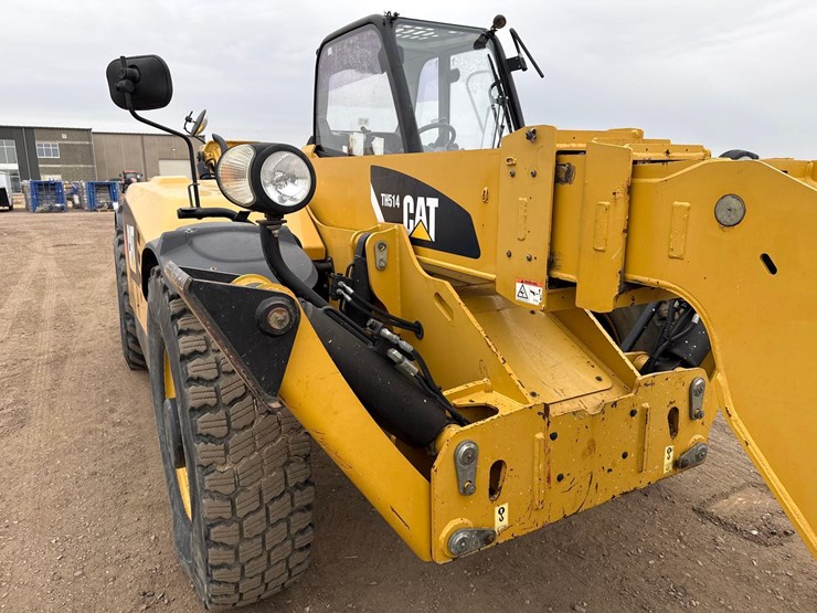 2011-caterpillar-th514-telehandler-image-10