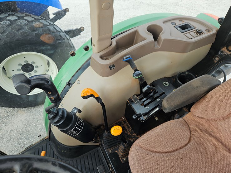 2013-john-deere-5075e-image-13