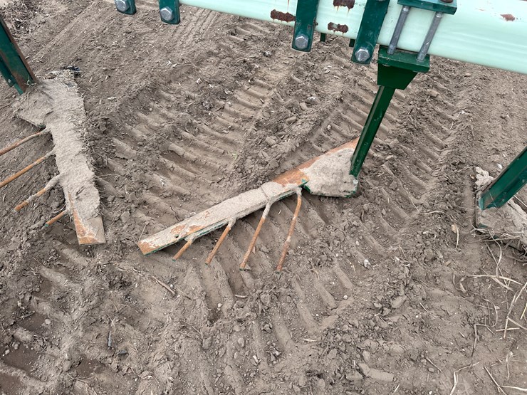 #38831-•-kmc-6-row-38"-vine-lifter-image-14