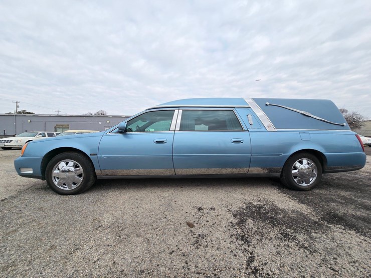 2004-cadillac-eagle-ultimate-hearse,-eagle-coachbuilders,-hearse-collector-special-image-1