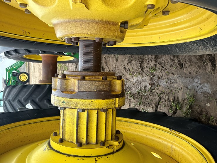 2012-john-deere-8335r-image-16