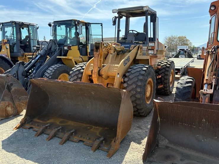 2015-case-570l-xt-image-1