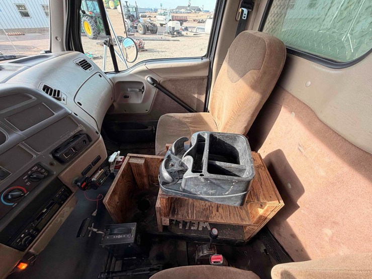 2001-tk-sterling-m5500-chassis-image-25