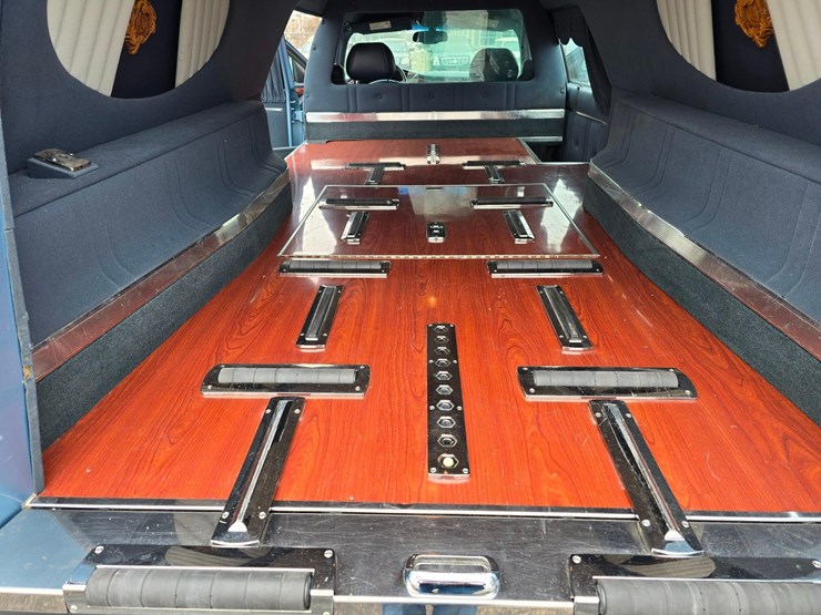 2004-cadillac-eagle-ultimate-hearse,-eagle-coachbuilders,-hearse-collector-special-image-35