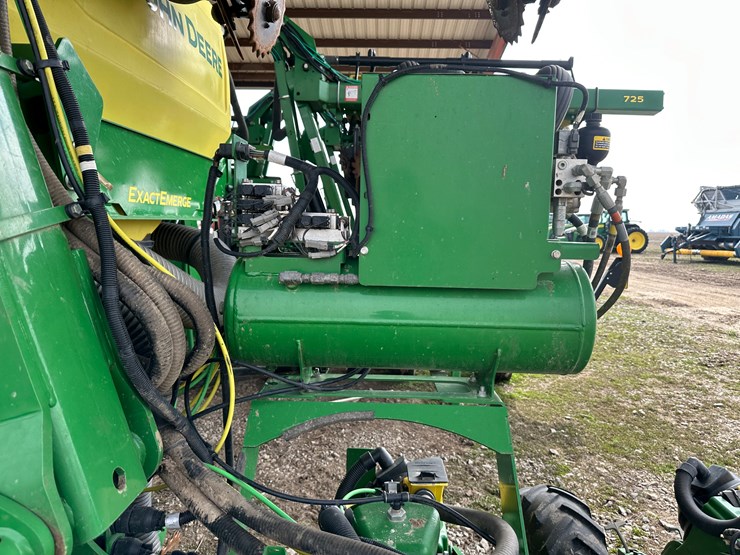 john-deere-1725c-image-33