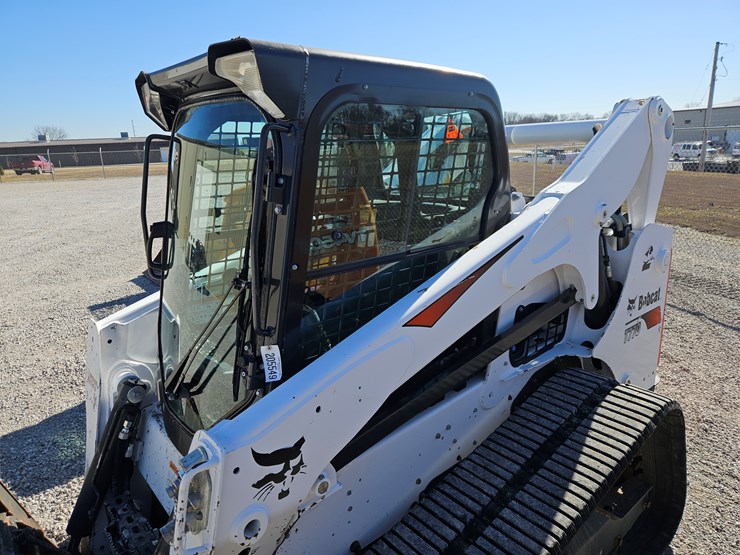 2022-bobcat-t770-image-23