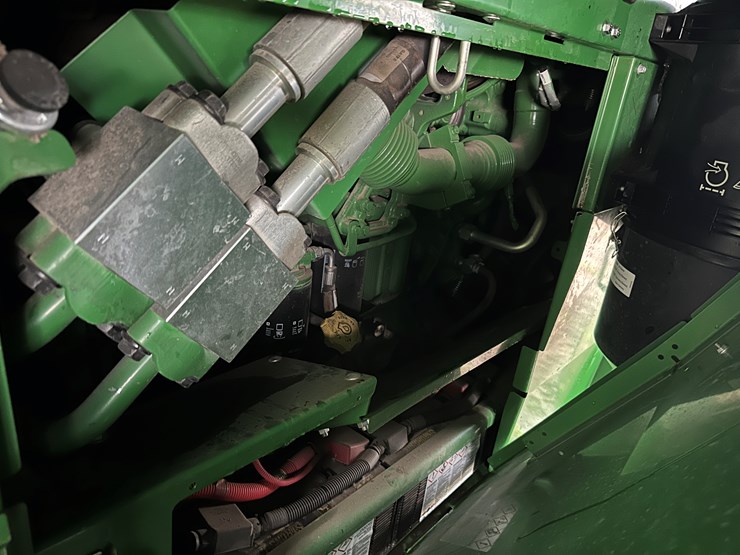 2021-john-deere-cp690-image-30