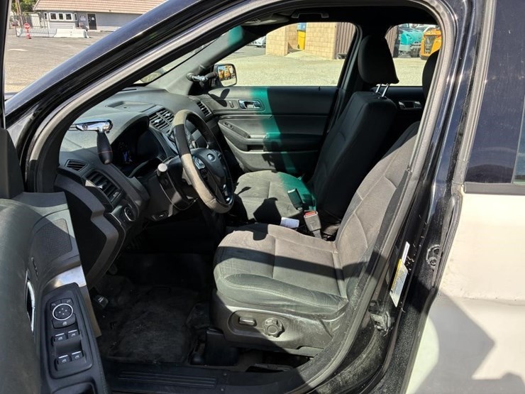 2017-ford-explorer-image-12