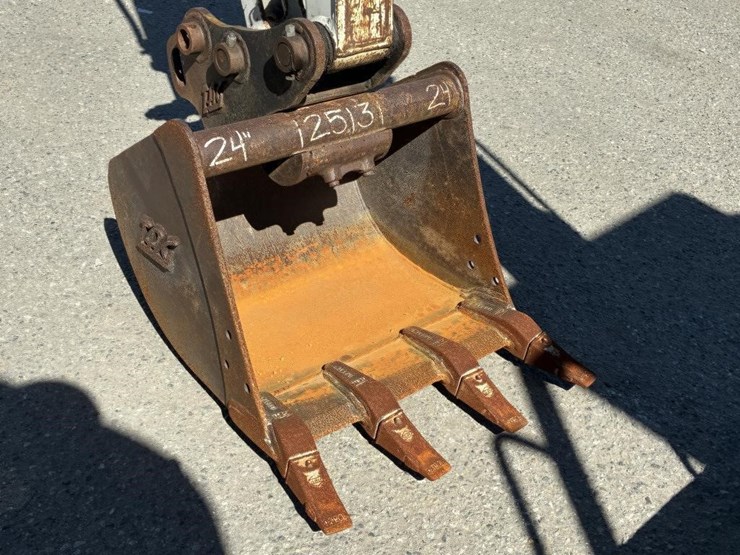 2021-takeuchi-tb230-image-10