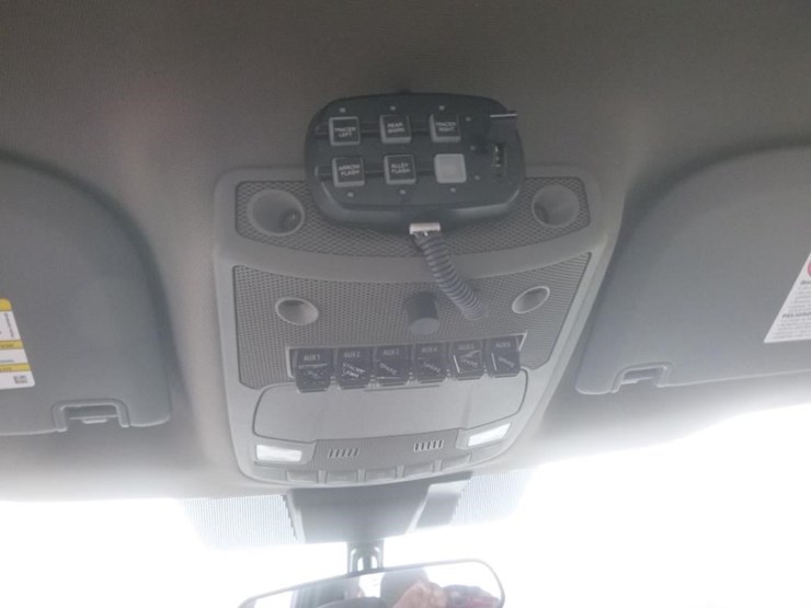 2022-ford-f550-image-21