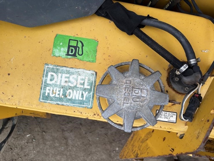 2017-deere-210lep-image-44