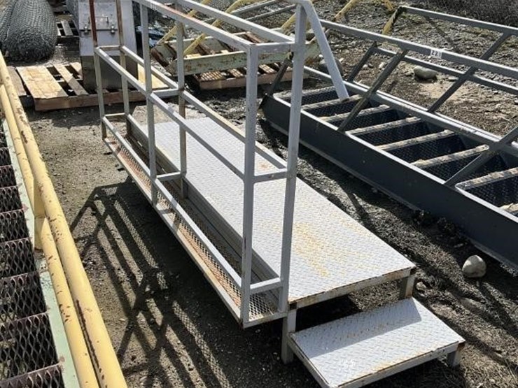 7'x1'-steel-executive-catwalk-platform-image-3