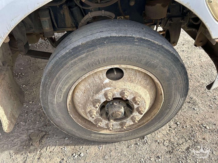 2012-peterbilt-337-image-36