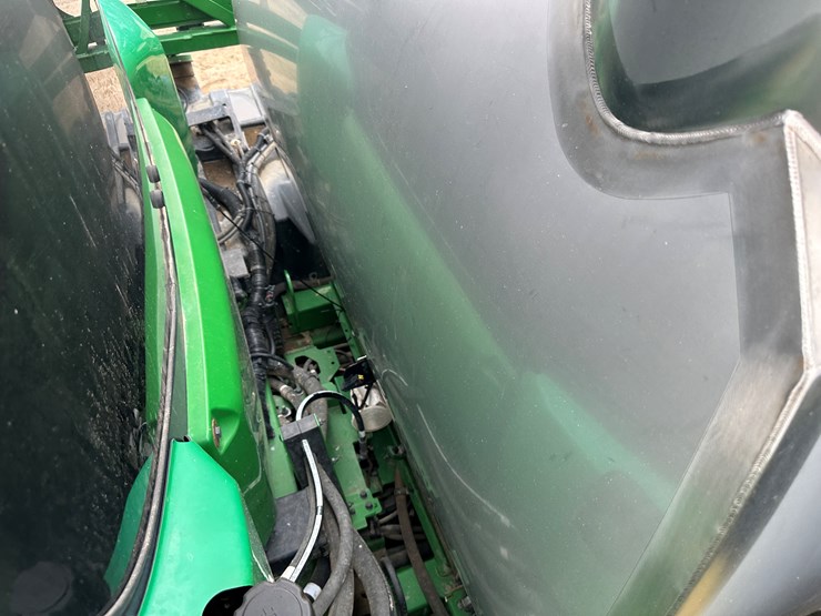 2021-john-deere-r4044-image-99
