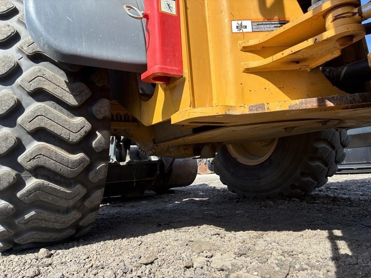 2018-deere-624-p-tier-image-11