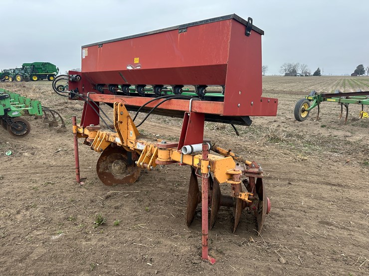 #40115-•-w&m-manufacturing-825-levee-plow-w/w&a-levee-seeder-image-1