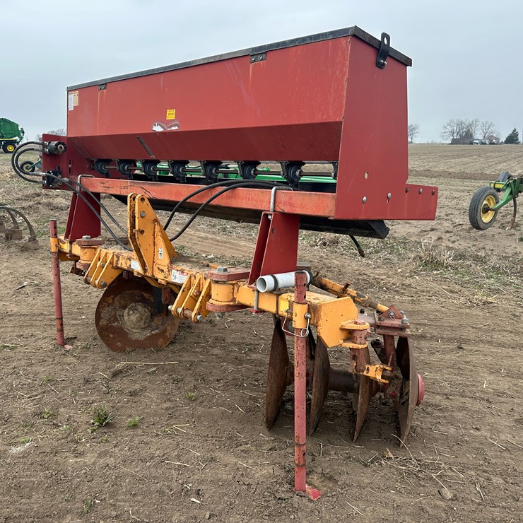 #40115 • W&M Manufacturing 825 Levee Plow w/W&A Levee Seeder