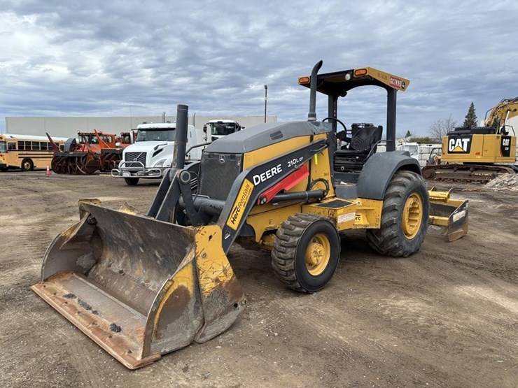 2018-deere-210lep-image-1