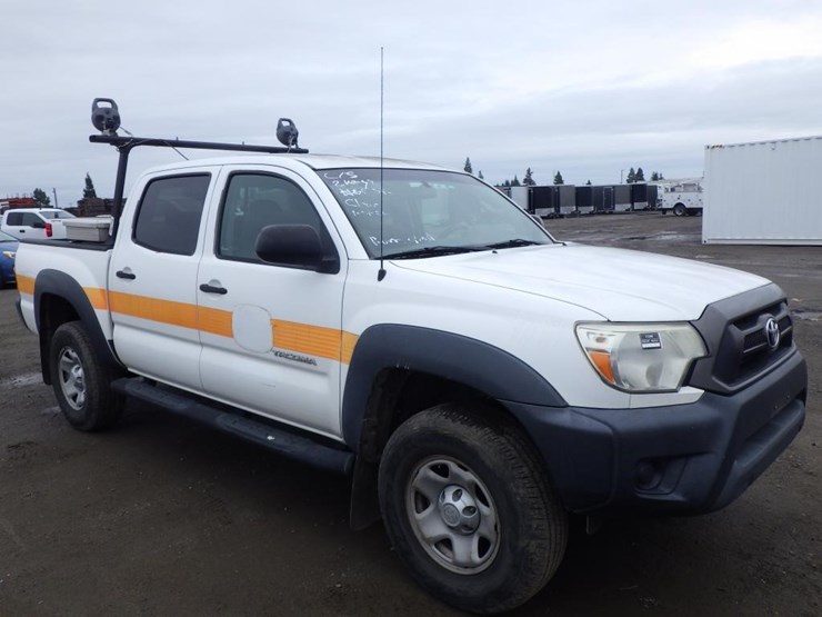 2013-toyota-tacoma-image-2