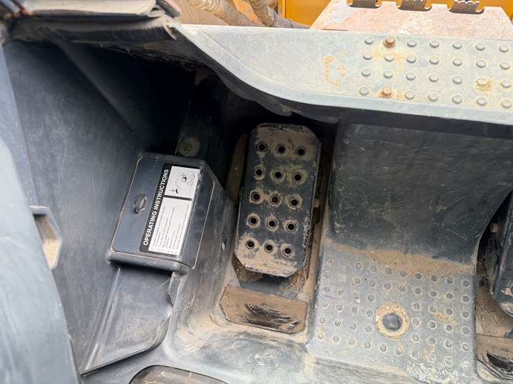 2012-deere-326d-image-12