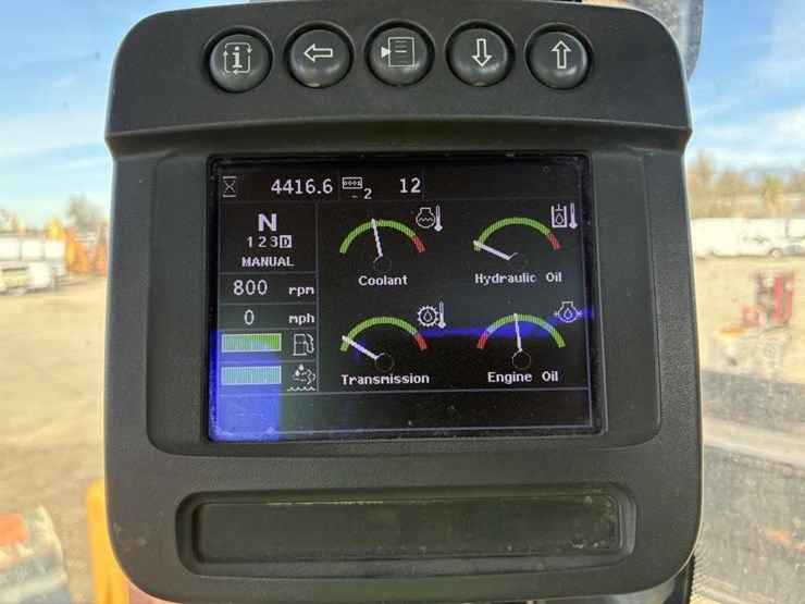 2018-deere-624-p-tier-image-22