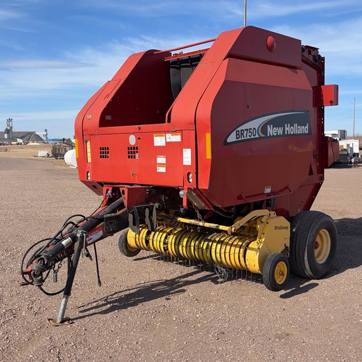 NEW HOLLAND BR750