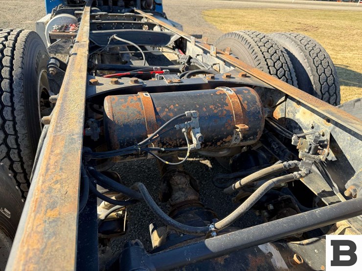 1995-freightliner-fld112-image-25