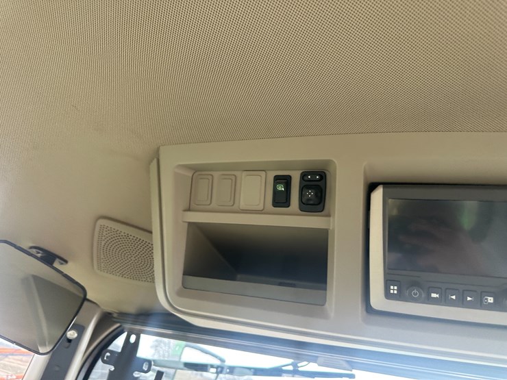 2021-john-deere-8rt-340-image-95