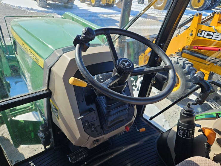 2014-john-deere-5100e-image-13