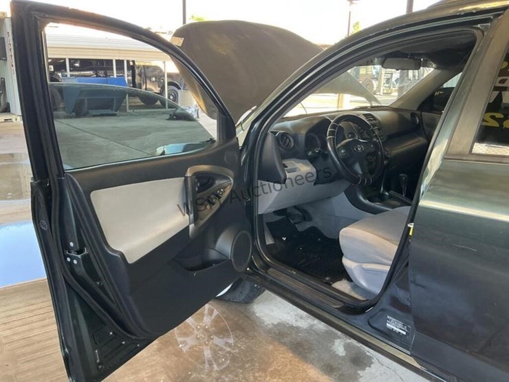 2012-toyota-rav4-image-21