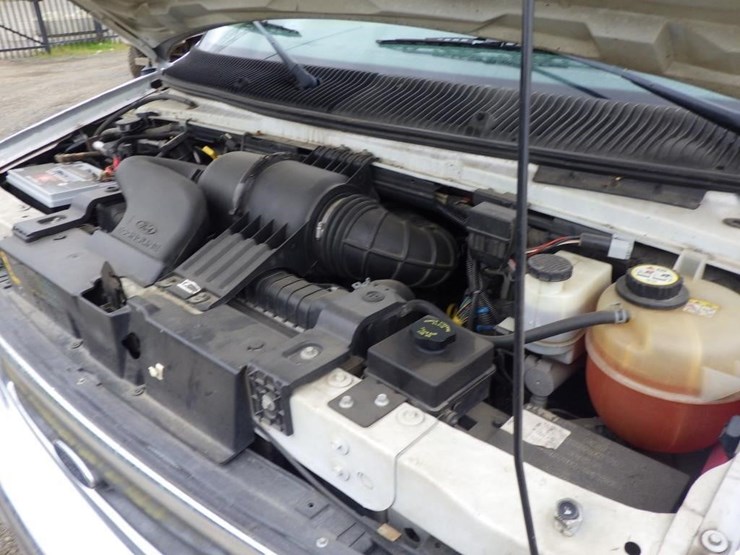 2006-ford-cargo-image-9