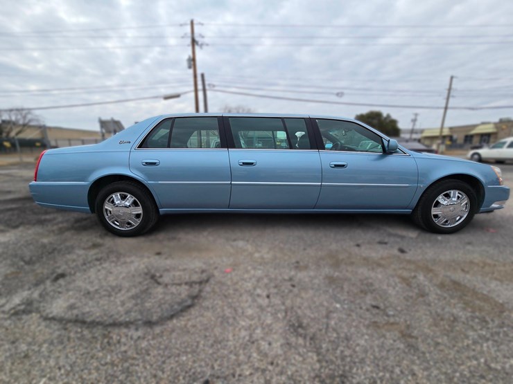 2006-cadillac-superior-6-door-limousine,-ultra-low-20396-miles-image-8