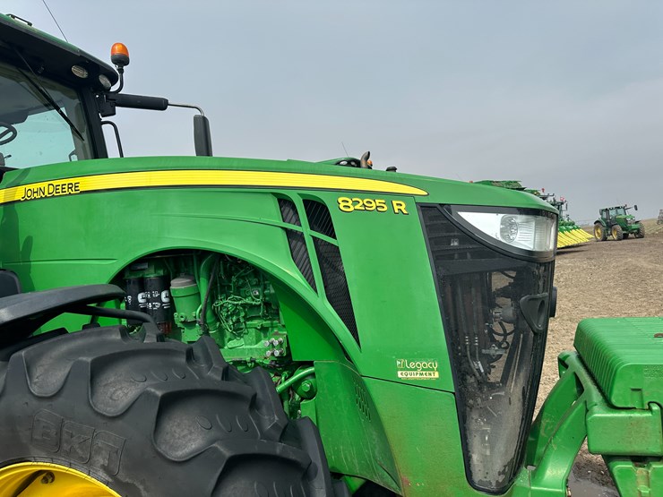 2019-john-deere-8295r-image-40