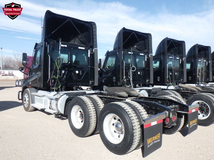 2022-freightliner-cascadia-116-image-11