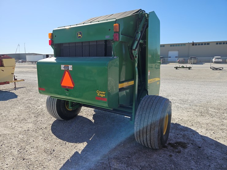 2011-john-deere-568-image-10