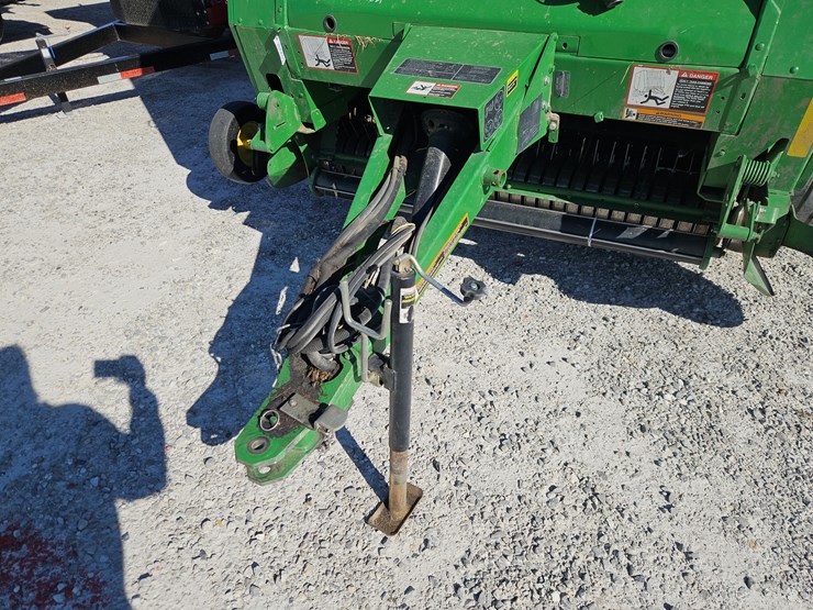 2011-john-deere-568-image-2