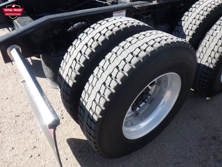 2022-freightliner-cascadia-116-image-6